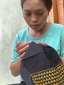 Halyy xx online show from 18, 10, 2025