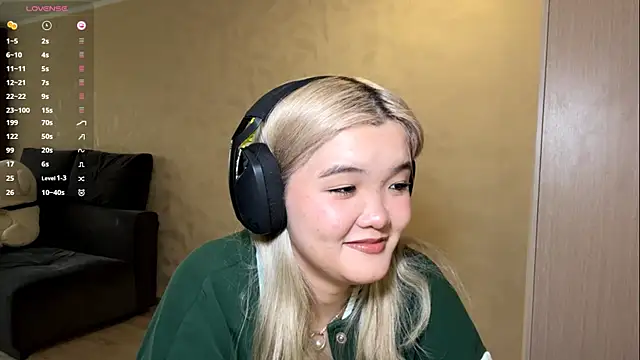 Snapshot of CarolannSide chatting on 15, 10, 2025 CarolannSide online show from 15, 10, 2025