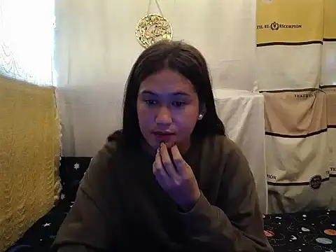 girlyesha online show from 15, 10, 2025