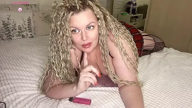 Snapshot of Nivika chatting on 4, 11, 2025 Nivika online show from 4, 11, 2025