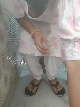 Cute-Charvii online show from 5, 11, 2025