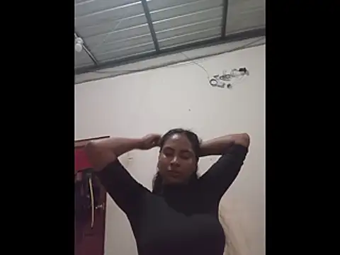 Snapshot of _Canella_ chatting on 7, 11, 2025 Canella online show from 7, 11, 2025