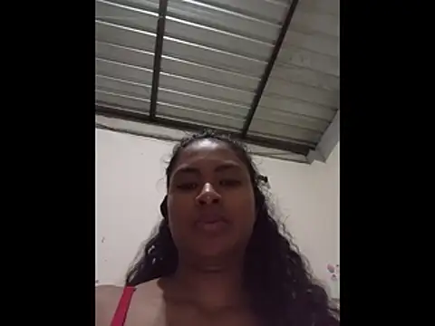 Snapshot of _Canella_ chatting on 8, 11, 2025 Canella online show from 8, 11, 2025