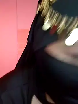 Snapshot of sahara1_ chatting on 12, 10, 2025 sahara1 online show from 12, 10, 2025