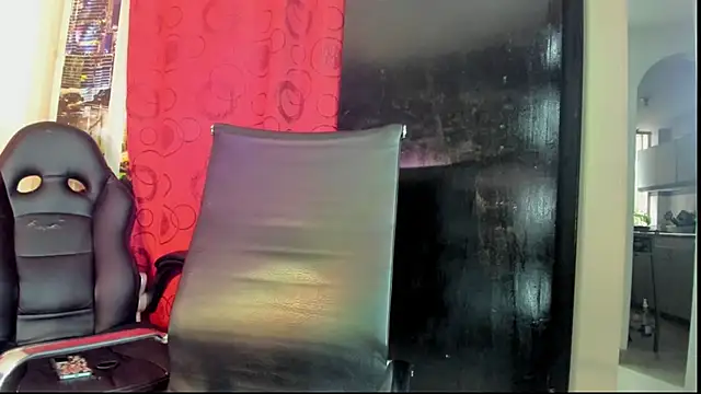 Snapshot of Rose_and_denisse chatting on 4, 10, 2025 Rose and denisse online show from 4, 10, 2025