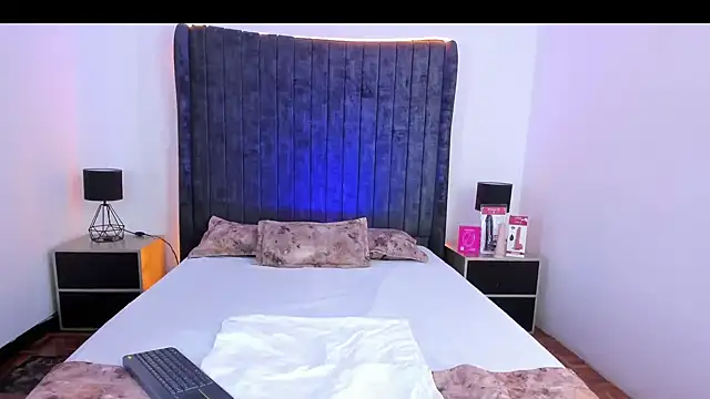 VanessaParis   online show from 15, 11, 2025