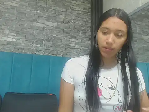 Snapshot of Lil_Rose2006 chatting on 8, 10, 2025 Lil Rose2006 online show from 8, 10, 2025