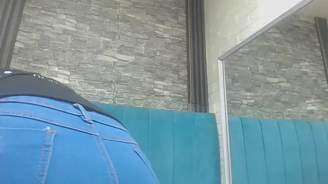 Snapshot of Lil_Rose2006 chatting on 4, 12, 2025 Lil Rose2006 online show from 4, 12, 2025