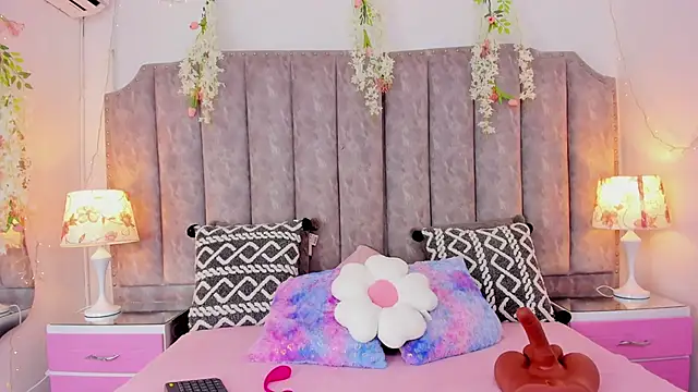 Snapshot of JadeBennett_ chatting on 25, 10, 2025 JadeBennett online show from 25, 10, 2025