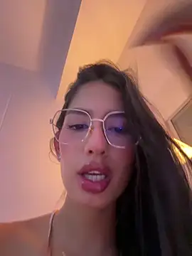 Snapshot of Julieta_Duque chatting on 16, 12, 2025 Julieta Duque online show from 16, 12, 2025