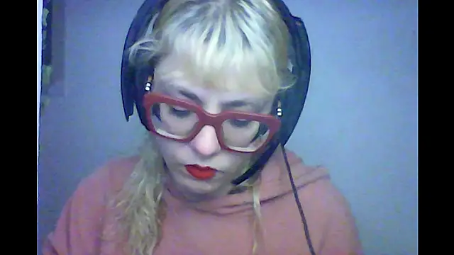 BlondieTami online show from 9, 10, 2025