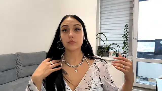 KelsiKier online show from 4, 10, 2025