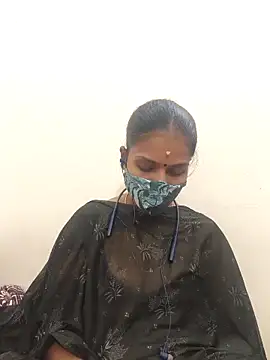 Snapshot of Tamil_Yalini12 chatting on 5, 11, 2025 Tamil Yalini12 online show from 5, 11, 2025