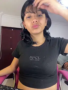 Snapshot of xoxo_milk chatting on 18, 11, 2025 xoxo milk online show from 18, 11, 2025