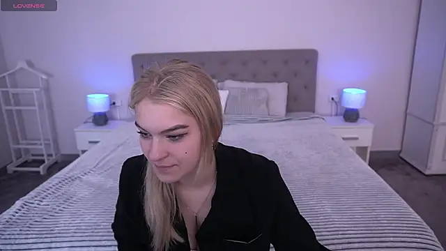 Snapshot of AlinaLiii chatting on 1, 6, 2026 AlinaLiii online show from 1, 6, 2026