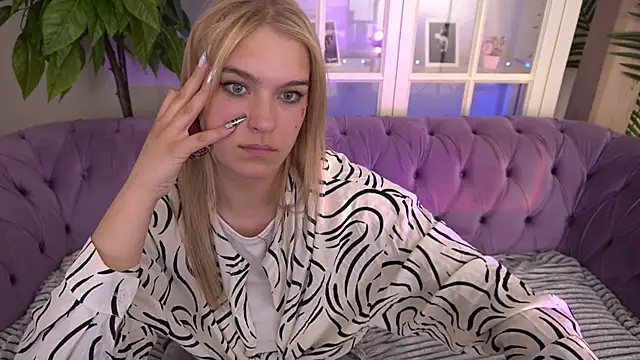 Snapshot of AlinaLiii chatting on 15, 6, 2026 AlinaLiii online show from 15, 6, 2026