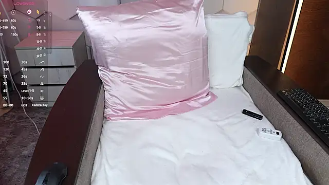 HottieEmma online show from 8, 4, 2026