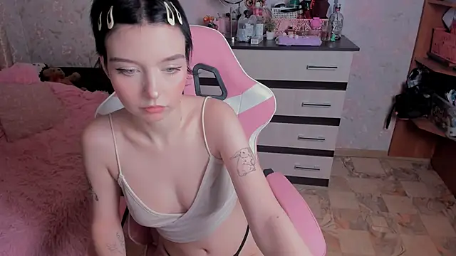 Snapshot of margopink chatting on 3, 10, 2025 margopink online show from 3, 10, 2025