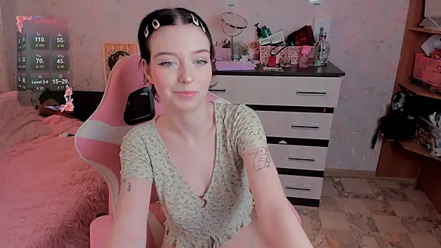 Snapshot of margopink chatting on 19, 10, 2025 margopink online show from 19, 10, 2025