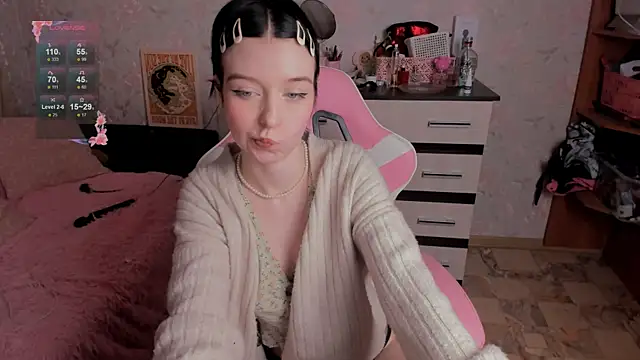 Snapshot of margopink chatting on 19, 11, 2025 margopink online show from 19, 11, 2025