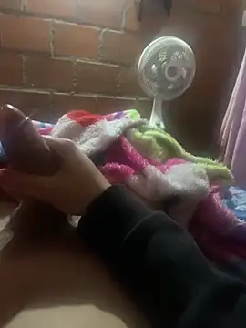 Snapshot of Dani-202p chatting on 24, 11, 2025 Dani-202p online show from 24, 11, 2025