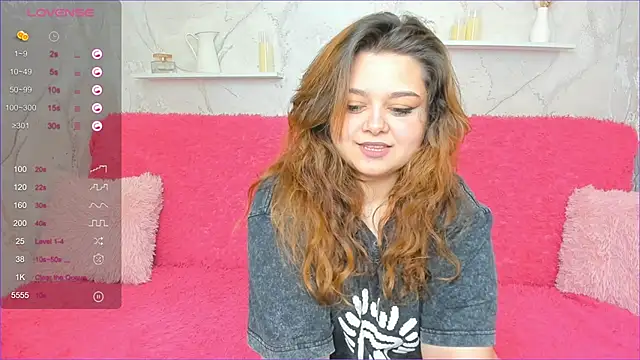 Snapshot of NinelCroft chatting on 3, 10, 2025 NinelCroft online show from 3, 10, 2025