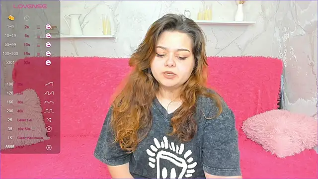 Snapshot of NinelCroft chatting on 5, 10, 2025 NinelCroft online show from 5, 10, 2025