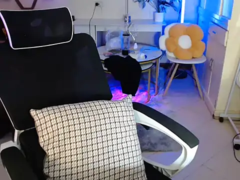 Snapshot of niel_cumshow chatting on 19, 12, 2025 niel cumshow online show from 19, 12, 2025