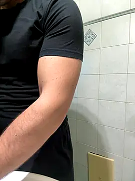 Snapshot of giovan2020 chatting on 17, 11, 2025 giovan2020 online show from 17, 11, 2025