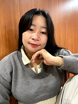 Snapshot of violet-00 chatting on 12, 10, 2025 violet-00 online show from 12, 10, 2025