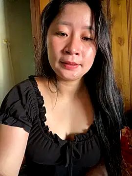 Snapshot of violet-00 chatting on 13, 10, 2025 violet-00 online show from 13, 10, 2025