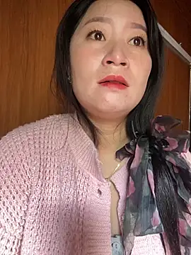 Snapshot of violet-00 chatting on 23, 10, 2025 violet-00 online show from 23, 10, 2025