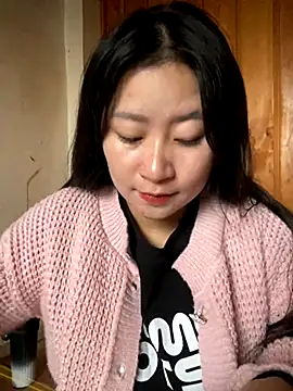 Snapshot of violet-00 chatting on 3, 11, 2025 violet-00 online show from 3, 11, 2025