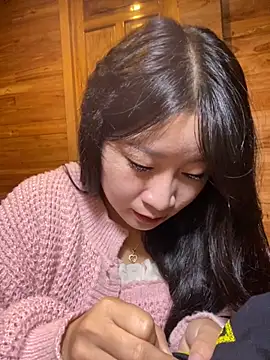 Snapshot of violet-00 chatting on 13, 11, 2025 violet-00 online show from 13, 11, 2025