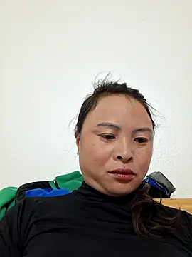 xuxulovezz online show from 18, 11, 2025