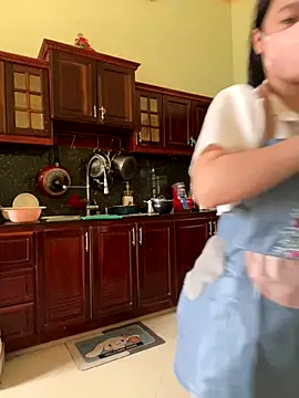 Snapshot of Helen-Tran chatting on 7, 10, 2025 Helen-Tran online show from 7, 10, 2025