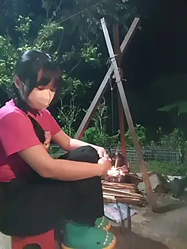 Snapshot of Helen-Tran chatting on 25, 10, 2025 Helen-Tran online show from 25, 10, 2025