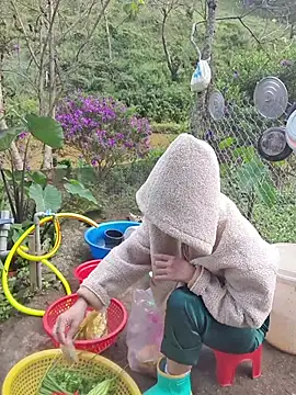 Snapshot of Helen-Tran chatting on 29, 10, 2025 Helen-Tran online show from 29, 10, 2025