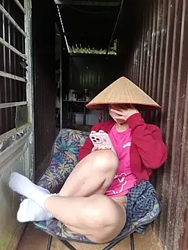 Snapshot of Helen-Tran chatting on 23, 11, 2025 Helen-Tran online show from 23, 11, 2025