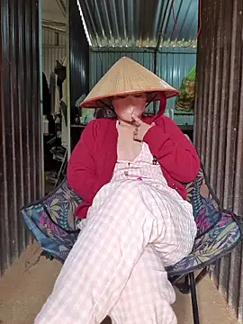 Snapshot of Helen-Tran chatting on 27, 11, 2025 Helen-Tran online show from 27, 11, 2025