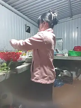 Snapshot of Helen-Tran chatting on 28, 11, 2025 Helen-Tran online show from 28, 11, 2025