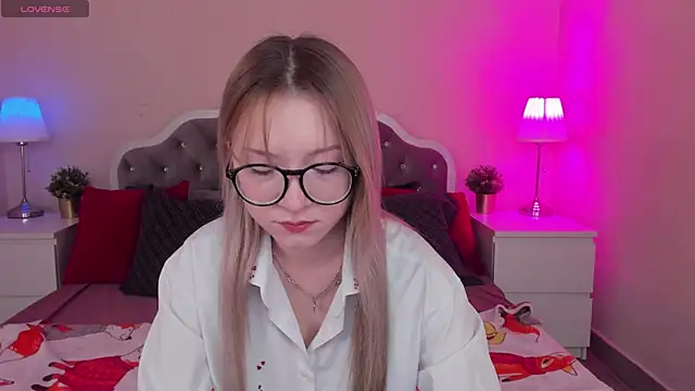 Snapshot of elliupp chatting on 24, 9, 2025 elliupp online show from 24, 9, 2025