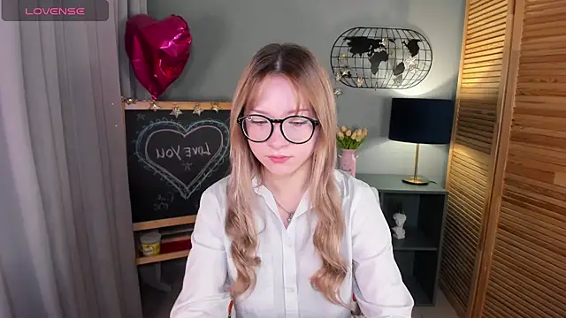 Snapshot of elliupp chatting on 5, 10, 2025 elliupp online show from 5, 10, 2025