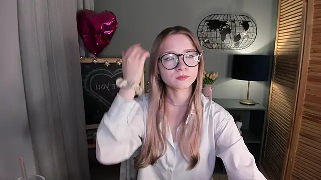 Snapshot of elliupp chatting on 8, 10, 2025 elliupp online show from 8, 10, 2025