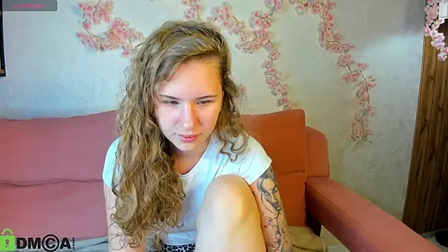 Snapshot of Elsie_Cutties chatting on 2, 10, 2025 Elsie Cutties online show from 2, 10, 2025