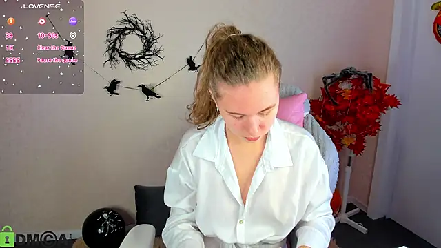 Snapshot of Elsie_Cutties chatting on 1, 11, 2025 Elsie Cutties online show from 1, 11, 2025