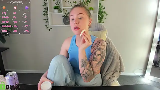 Snapshot of Elsie_Cutties chatting on 3, 11, 2025 Elsie Cutties online show from 3, 11, 2025