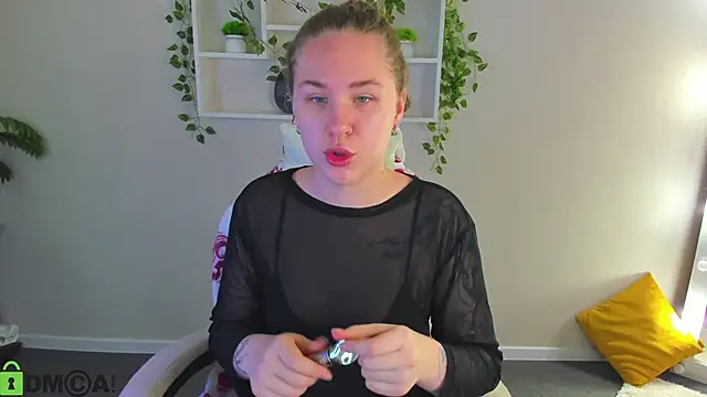 Snapshot of Elsie_Cutties chatting on 7, 11, 2025 Elsie Cutties online show from 7, 11, 2025