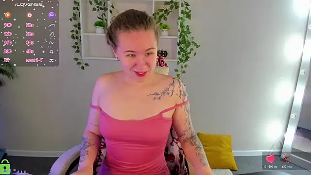 Snapshot of Elsie_Cutties chatting on 9, 11, 2025 Elsie Cutties online show from 9, 11, 2025