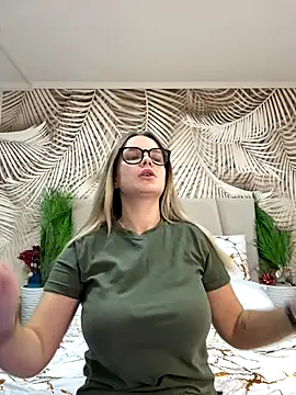 Snapshot of KellyHayden chatting on 17, 10, 2025 KellyHayden online show from 17, 10, 2025